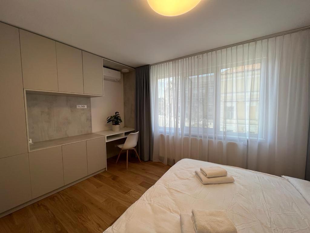 Appartamento Square View Cluj-Napoca Esterno foto